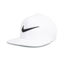 Laden Sie das Bild in den Galerie-Viewer, NIKE | SWOOSH PRO FLAT PEAK CAP - Itay-2