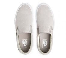 Laden Sie das Bild in den Galerie-Viewer, VANS | CLASSIC SLIP-ON (PERFORATED SUEDE) - Itay-2