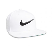 Laden Sie das Bild in den Galerie-Viewer, NIKE | SWOOSH PRO FLAT PEAK CAP - Itay-2